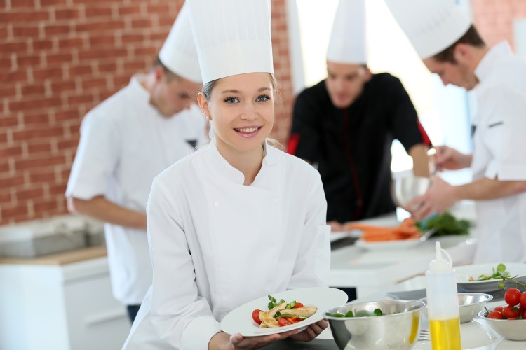 Five things to consider when purchasing a chef uniform